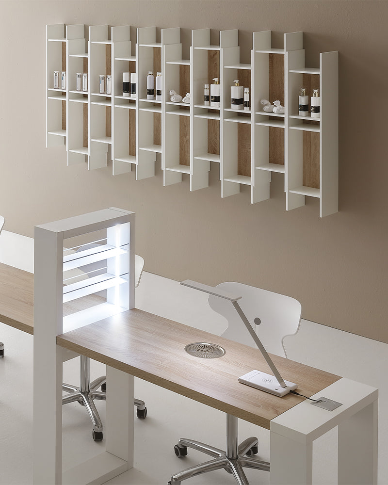 Slim - White sales shelf with details in oak pattern