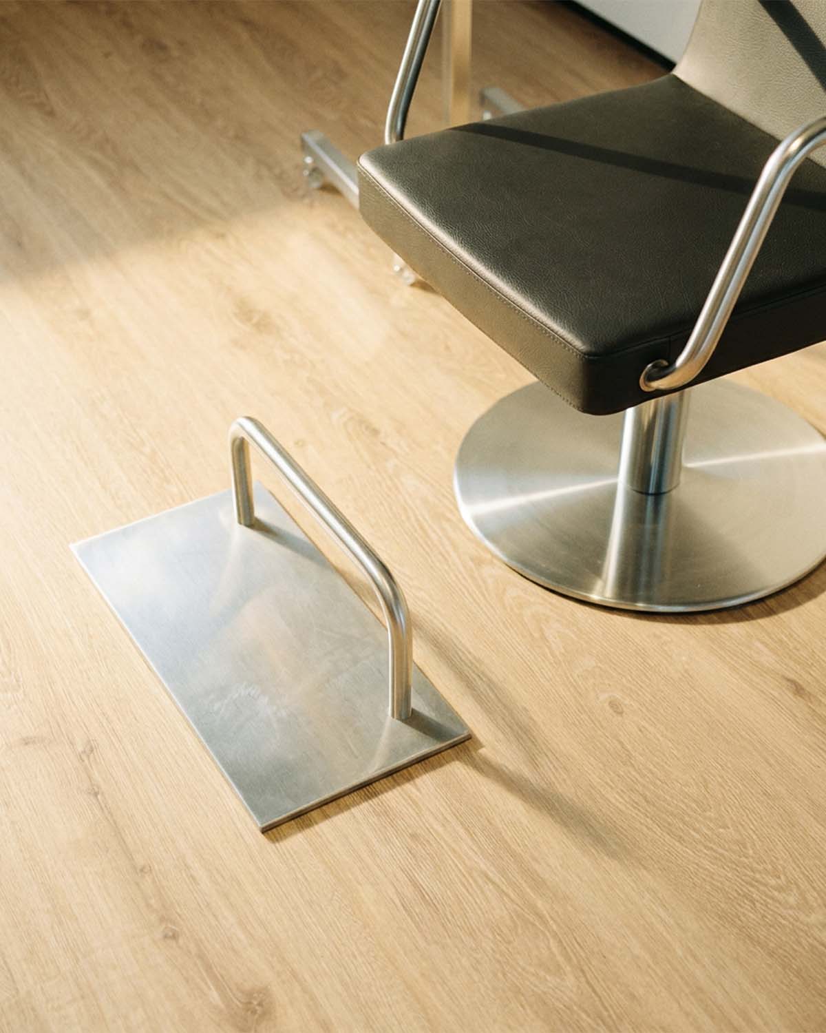 VR - Freestanding footrest in stainless steel