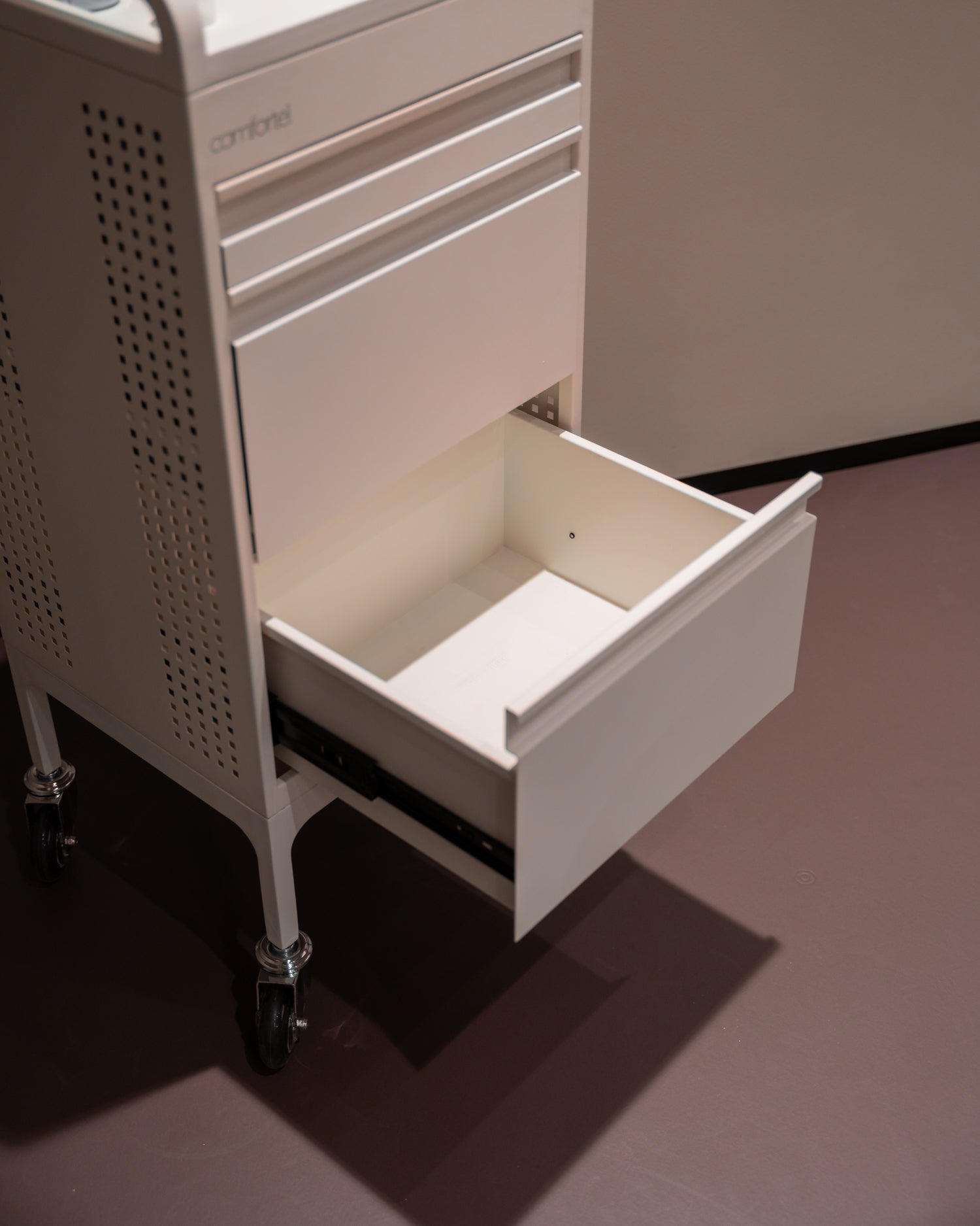 Studio 3 - White trolley - 3 drawers and extra table top